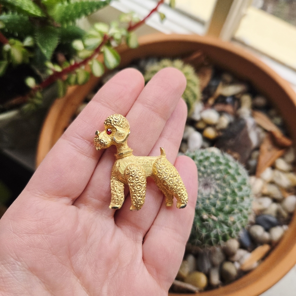 Vintage Gold & Red Gemstone Poodle Dog Lapel Brooch Pin - Picture 6 of 8